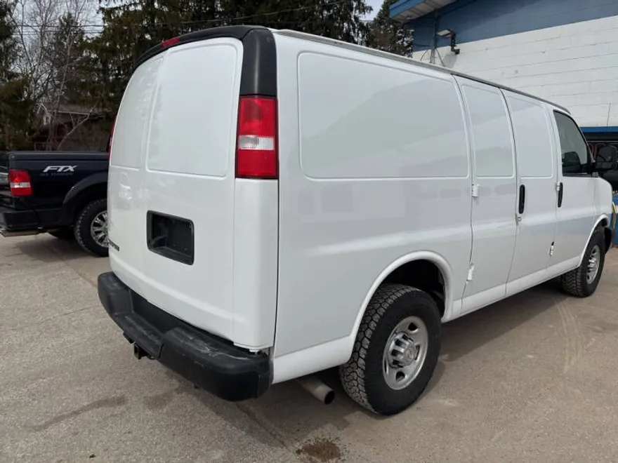 2021 Chevrolet Express 3500 Cargo Van photo 1