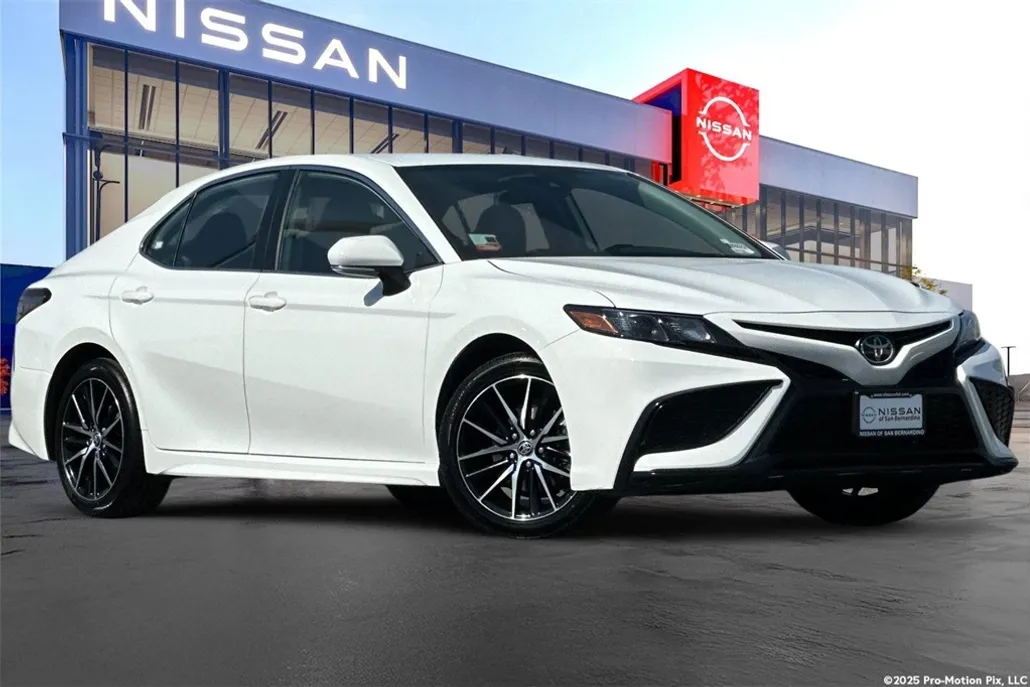 2023 Toyota Camry SE photo 1