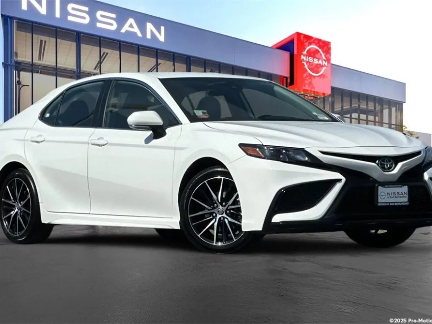 2023 Toyota Camry SE photo 1