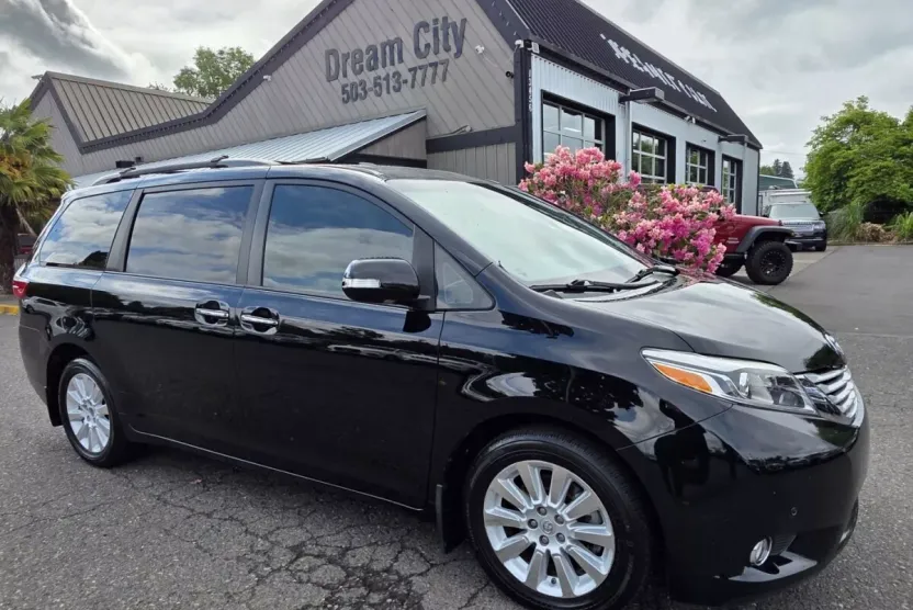 2015 Toyota Sienna Limited photo 1