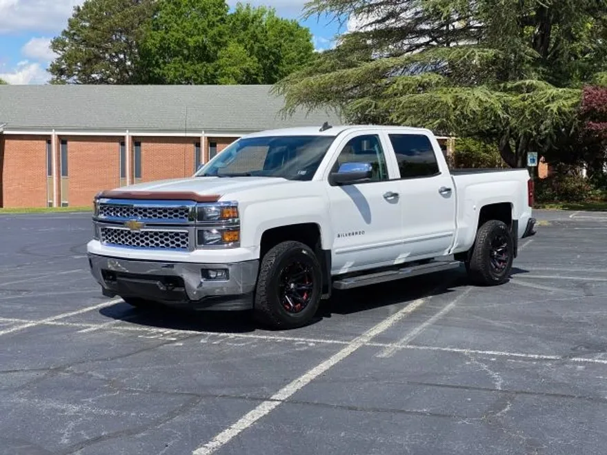 2015 Chevrolet Silverado 1500 LT photo 1
