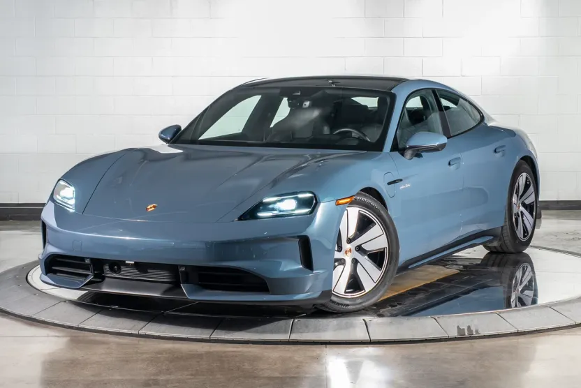 2025 Porsche Taycan photo 1