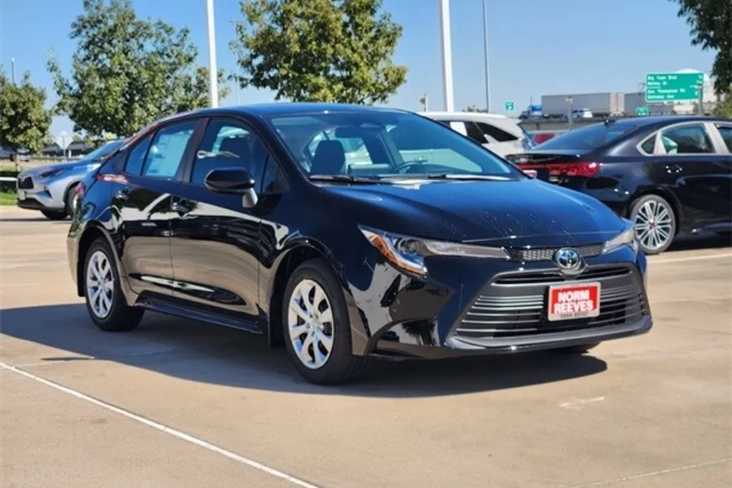 2026 Toyota Corolla LE photo 1
