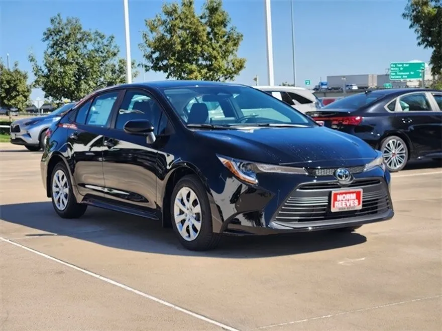2026 Toyota Corolla LE photo 1