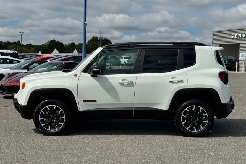2023 Jeep Renegade Trailhawk photo 1