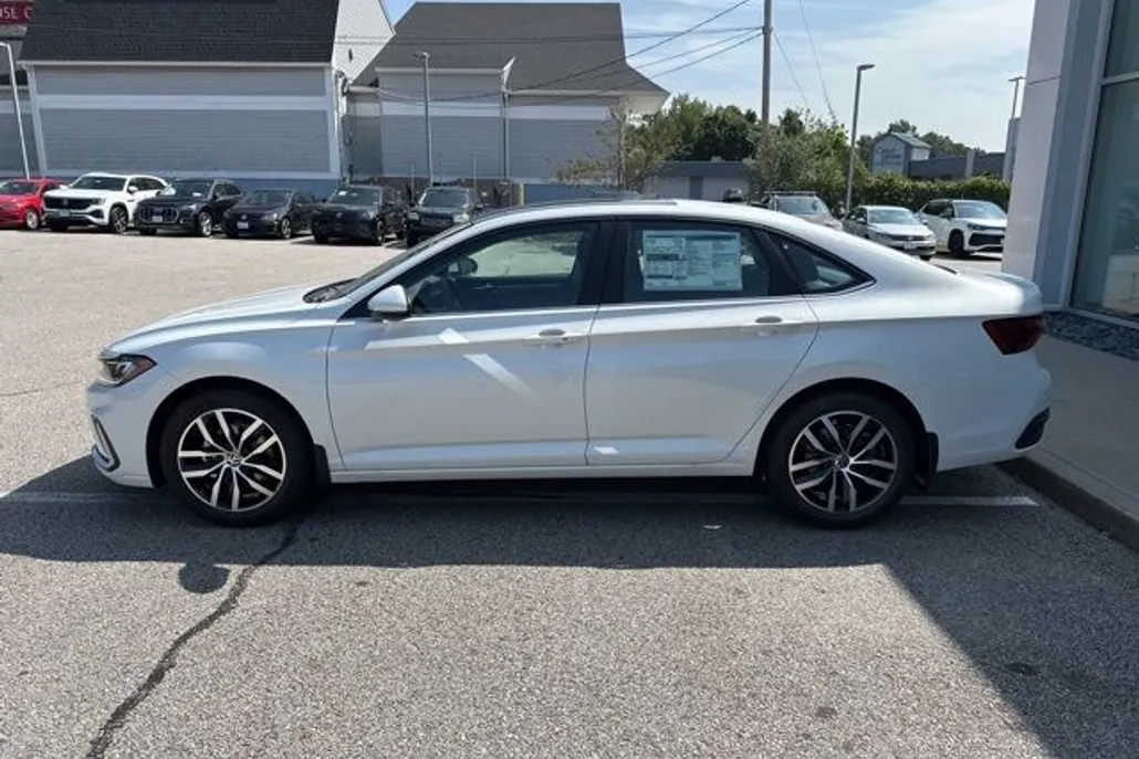 2025 Volkswagen Jetta SE photo 1