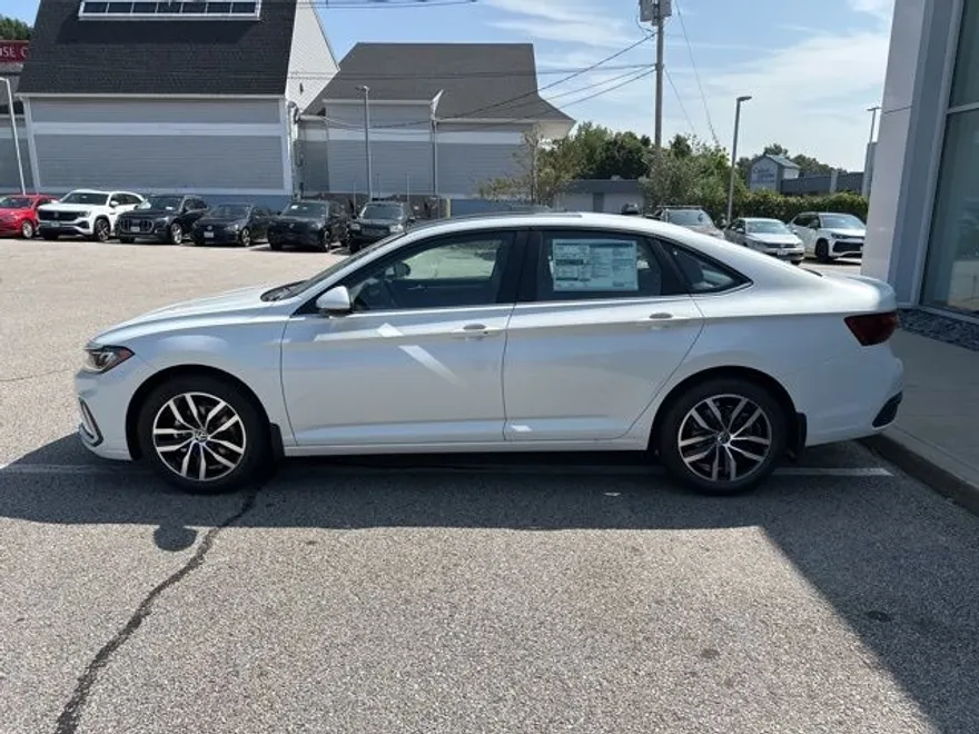2025 Volkswagen Jetta SE photo 1