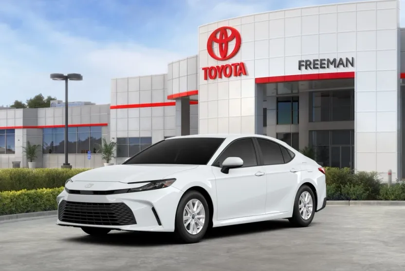2025 Toyota Camry LE photo 1