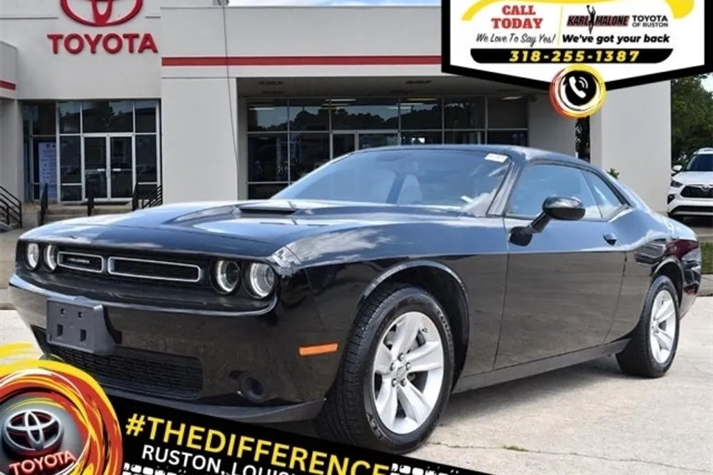 2023 Dodge Challenger SXT photo 1