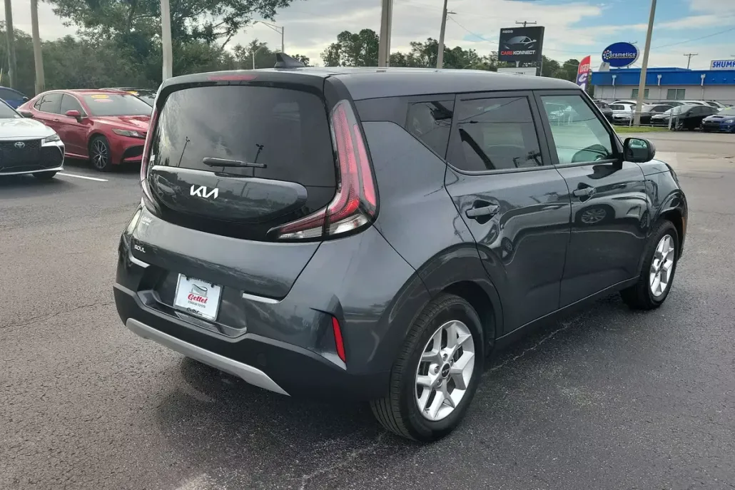 2023 Kia Soul LX photo 1