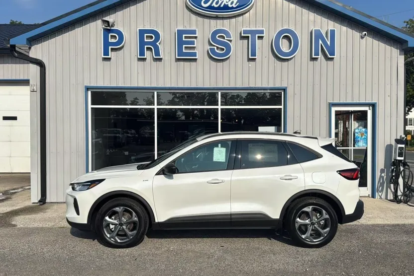 2025 Ford Escape ST-Line photo 1
