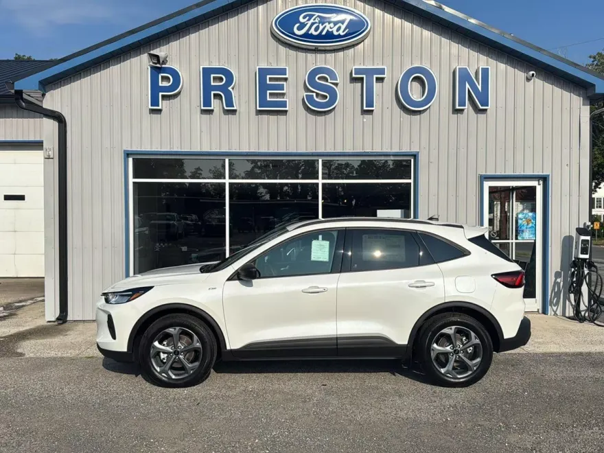 2025 Ford Escape ST-Line photo 1