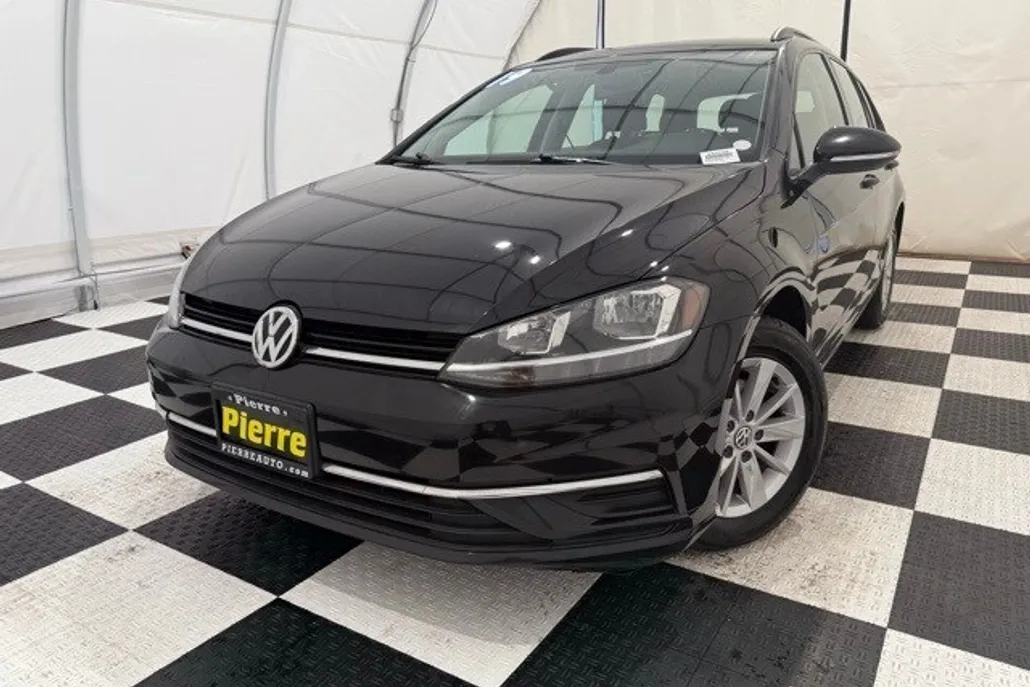 2019 Volkswagen Golf SportWagen S photo 1