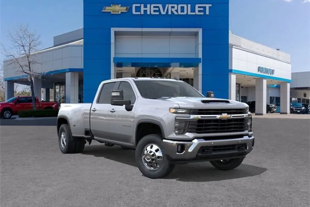 2026 Chevrolet Silverado 3500HD LT photo 1