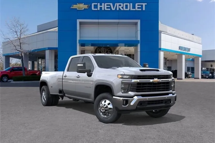 2026 Chevrolet Silverado 3500HD LT photo 1