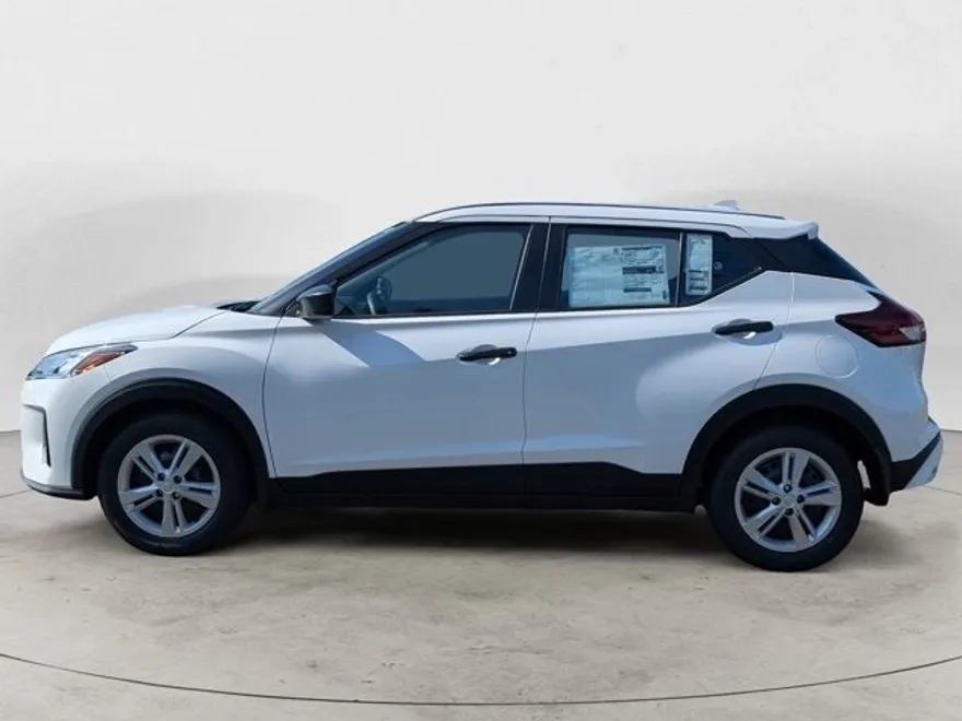 2025 Nissan Kicks Play S photo 1
