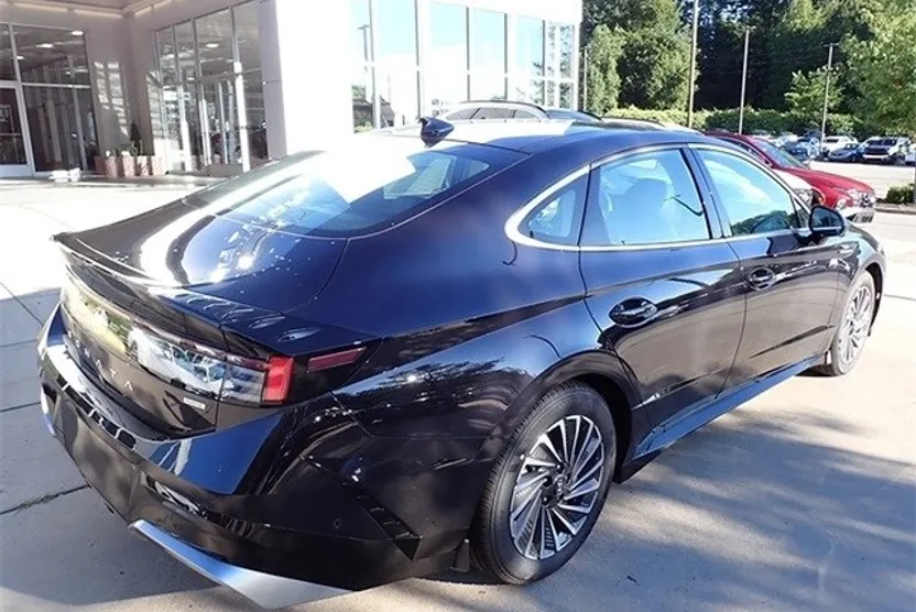 2025 Hyundai Sonata Hybrid Limited photo 1
