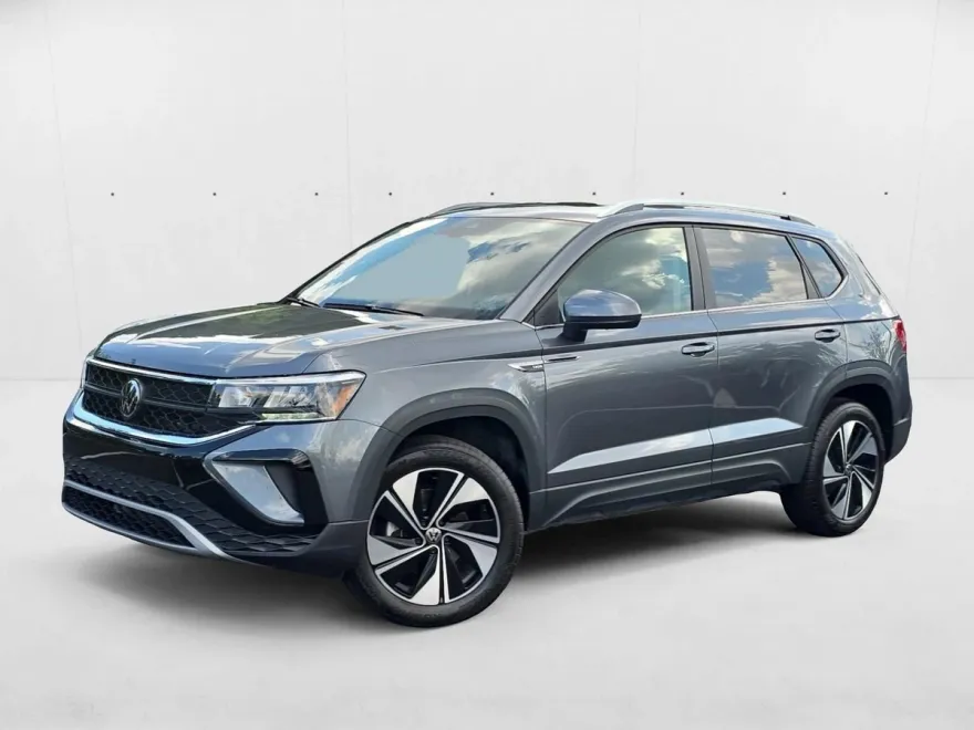 2024 Volkswagen Taos SE photo 1