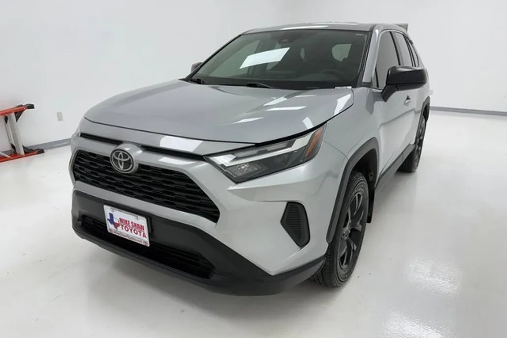 2023 Toyota RAV4 LE photo 1