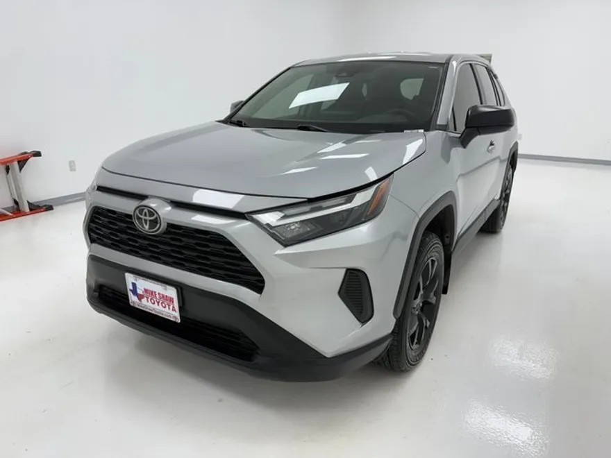 2023 Toyota RAV4 LE photo 1