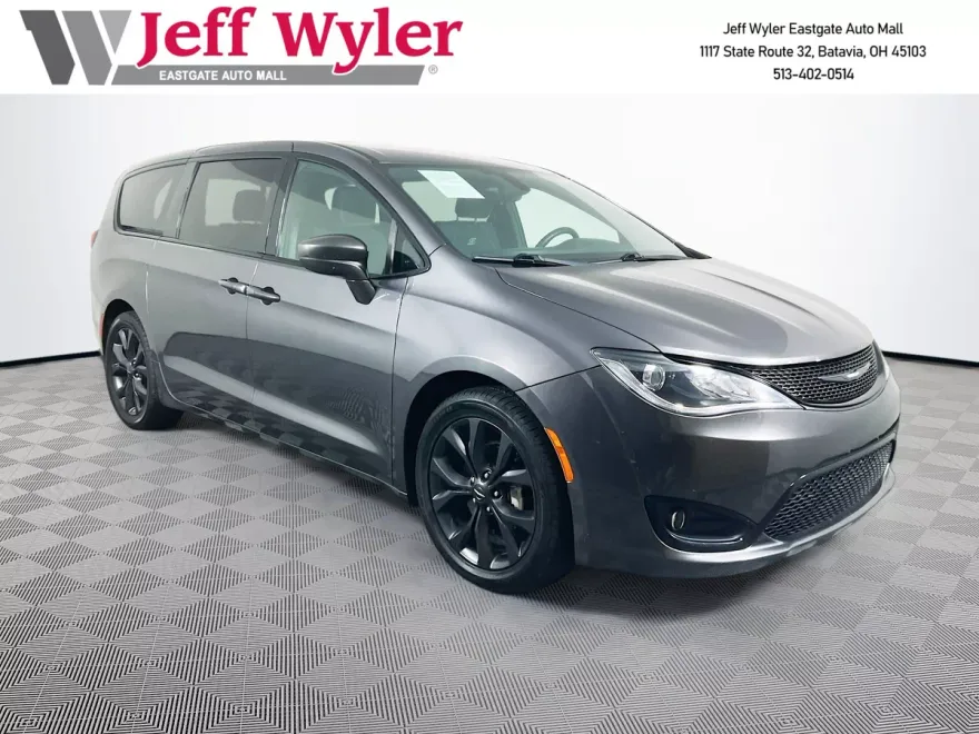 2018 Chrysler Pacifica Touring Plus photo 1