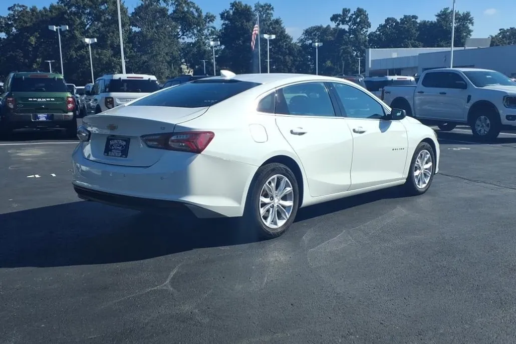 2022 Chevrolet Malibu 1LT photo 1