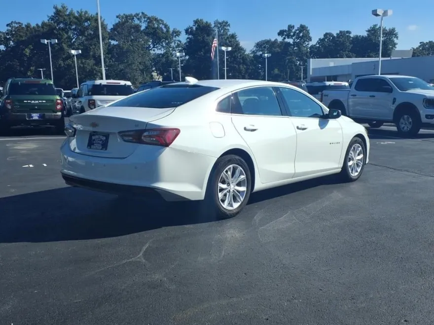 2022 Chevrolet Malibu 1LT photo 1