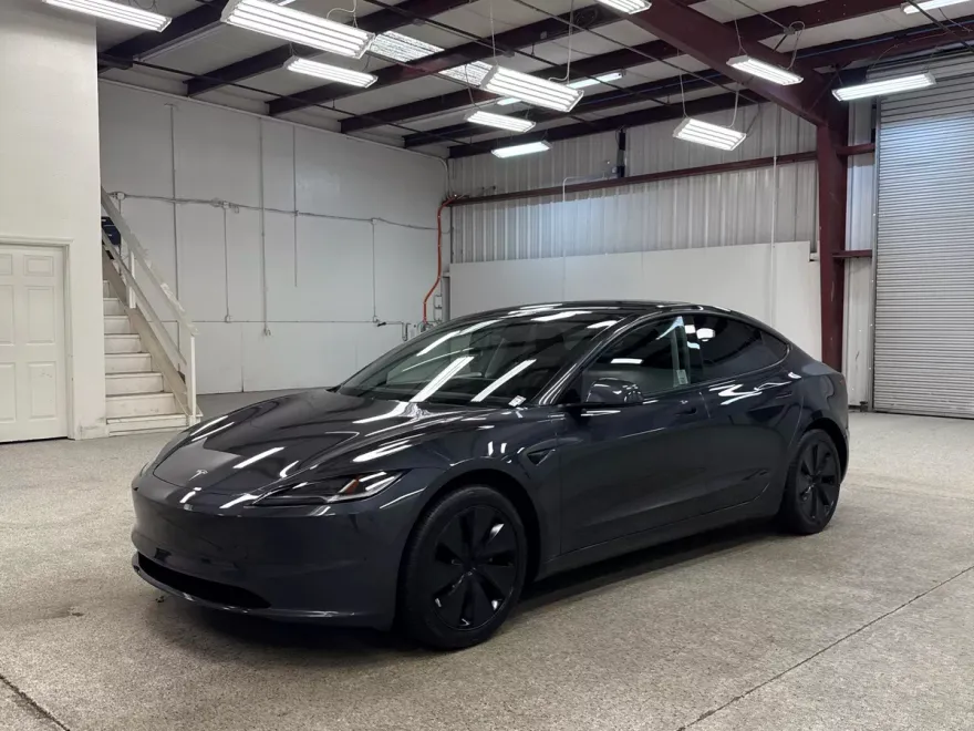 2024 Tesla Model 3 photo 1