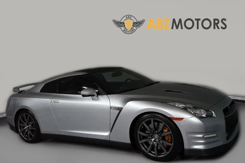 2012 Nissan GT-R Premium photo 1