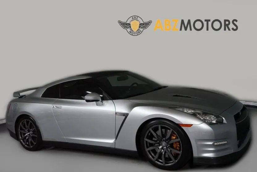 2012 Nissan GT-R Premium photo 1