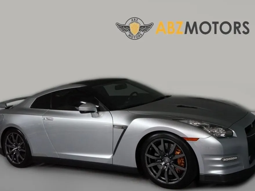 2012 Nissan GT-R Premium photo 1