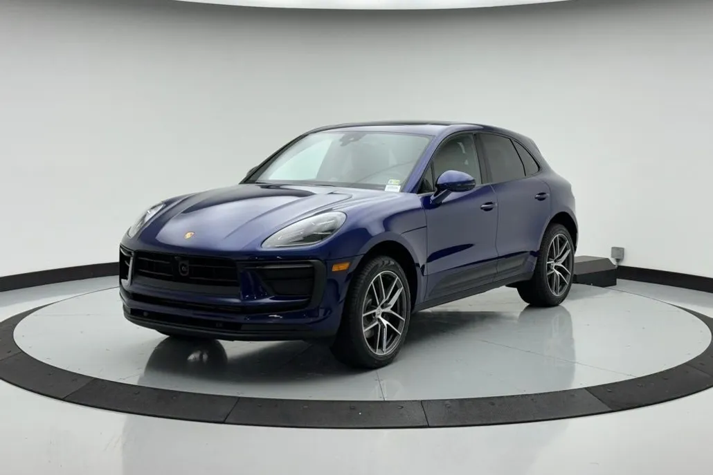 2025 Porsche Macan Base photo 1