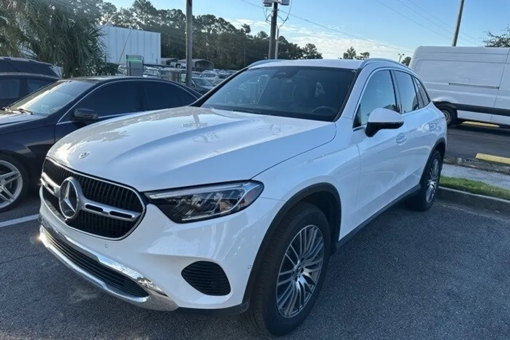 2025 Mercedes Benz GLC 300 photo 1
