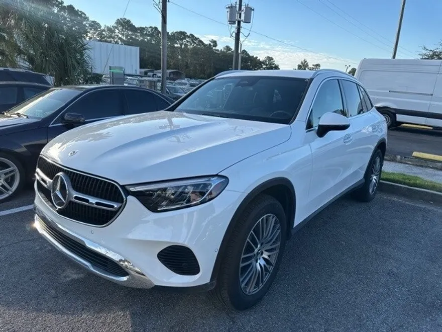 2025 Mercedes Benz GLC 300 photo 1