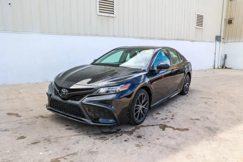 2023 Toyota Camry SE photo 1