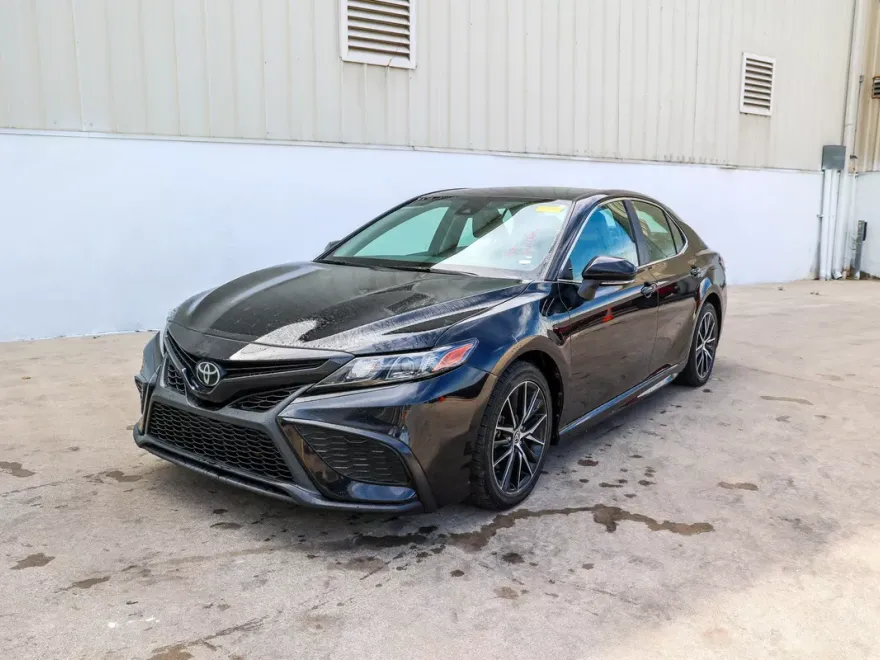 2023 Toyota Camry SE photo 1