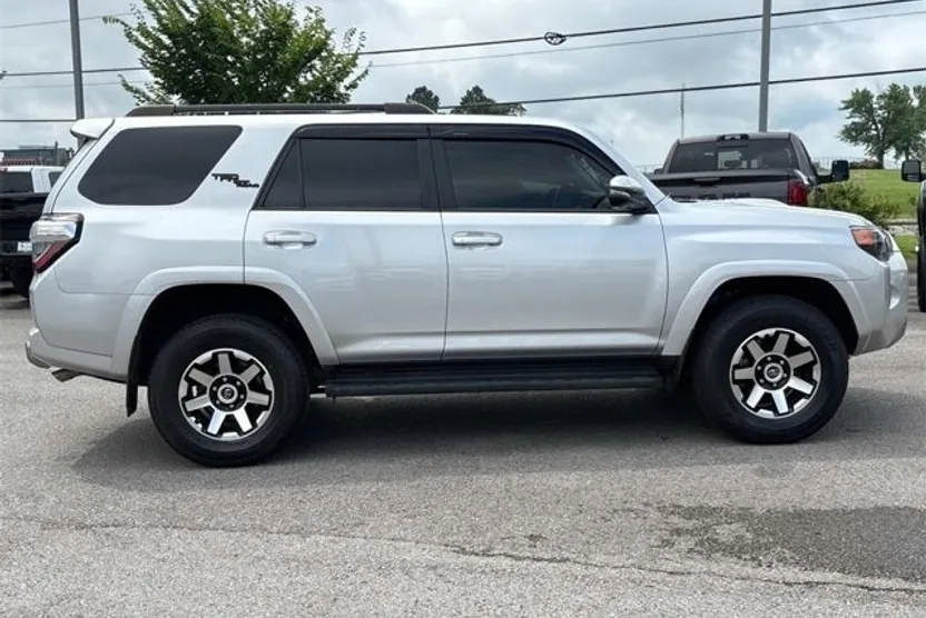 2022 Toyota 4Runner TRD Off-Road Premium photo 1