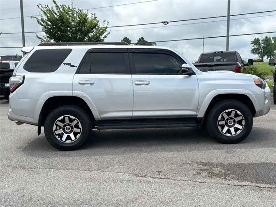 2022 Toyota 4Runner TRD Off-Road Premium photo 1