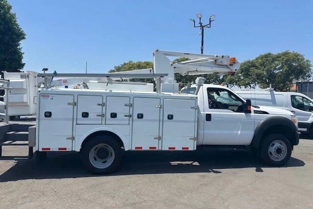 2012 Ford F-550 photo 1