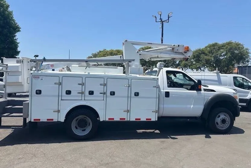 2012 Ford F-550 photo 1
