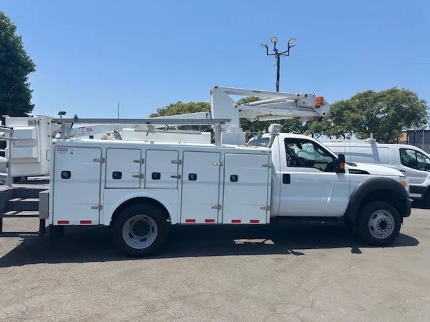 2012 Ford F-550 photo 1