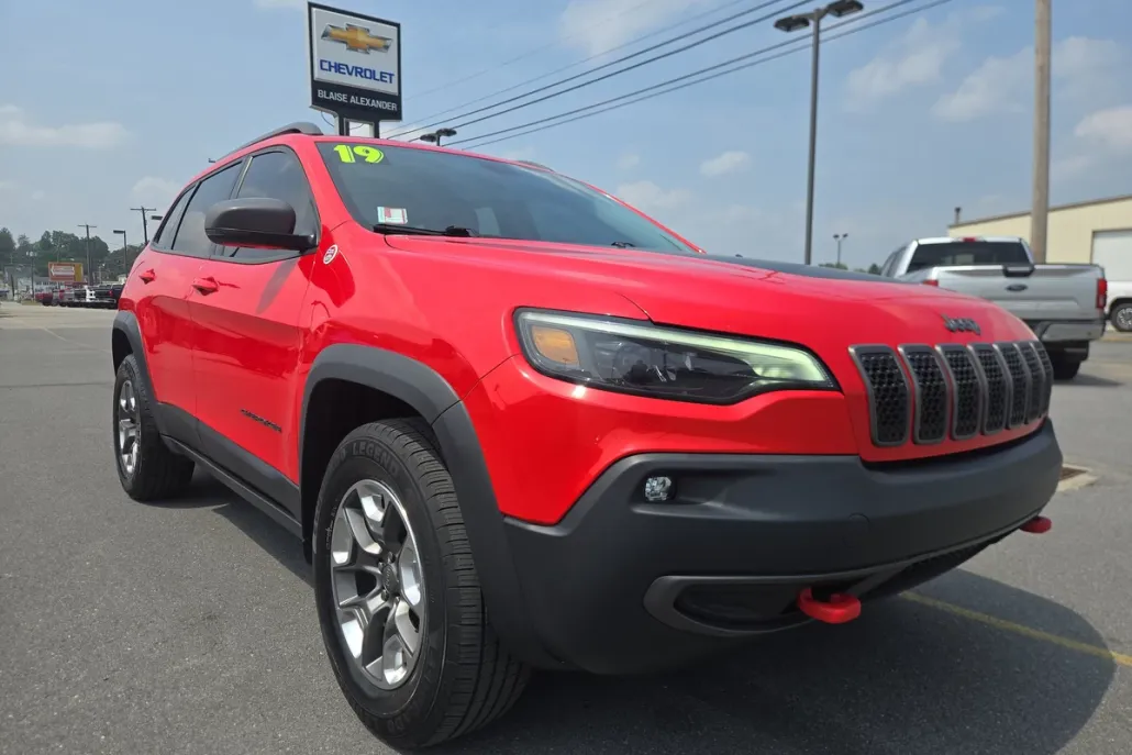 2019 Jeep Cherokee Trailhawk photo 1