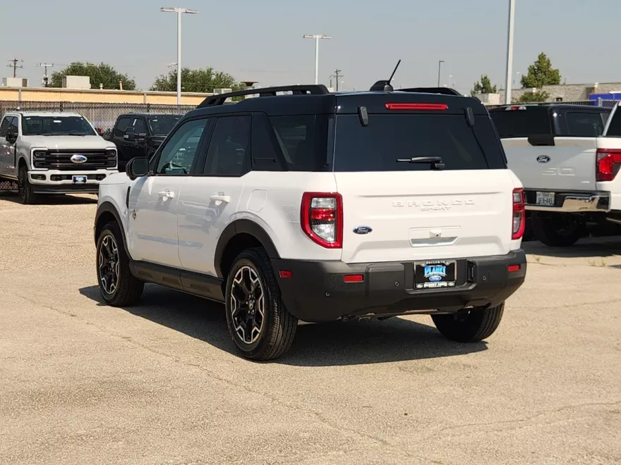 2025 Ford Bronco Sport Outer Banks photo 1