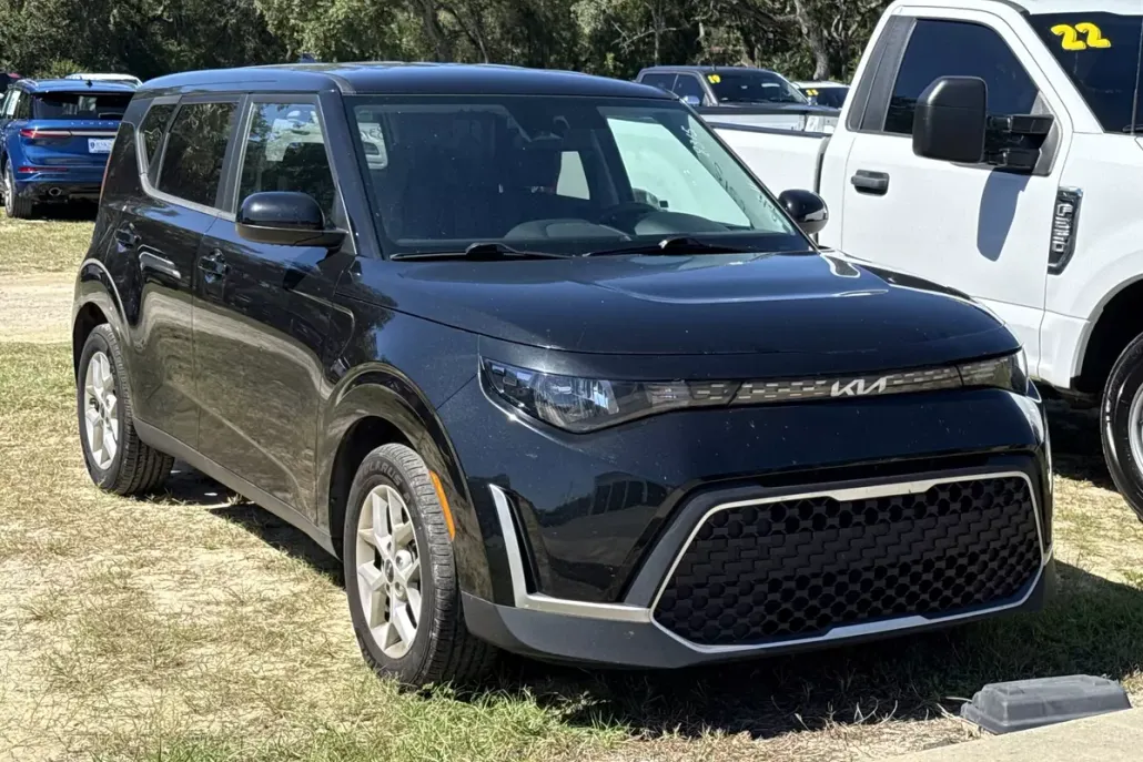 2024 Kia Soul LX photo 1