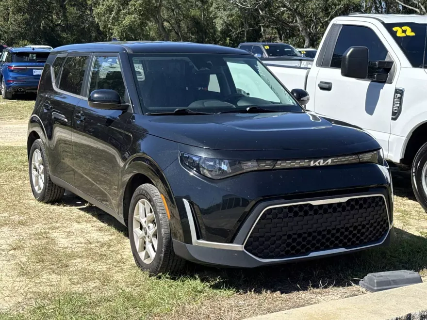 2024 Kia Soul LX photo 1