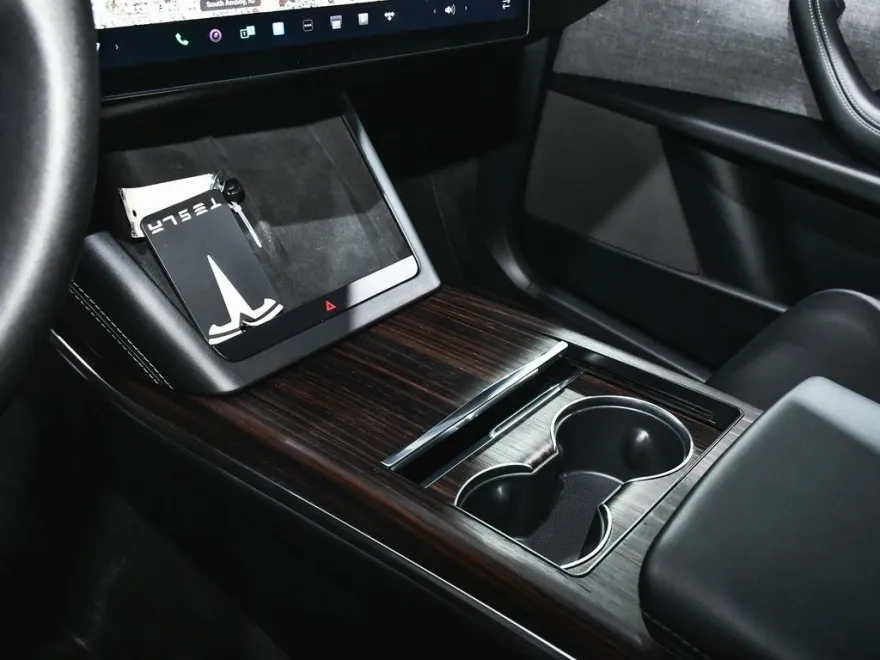 2024 Tesla Model X photo 27