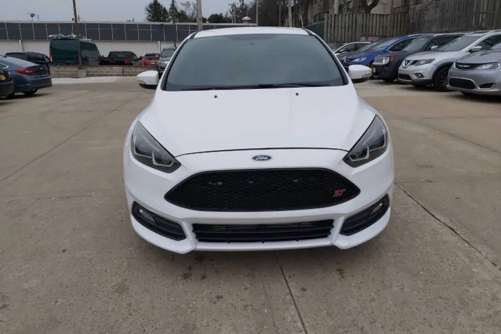 2016 Ford Focus ST photo 1
