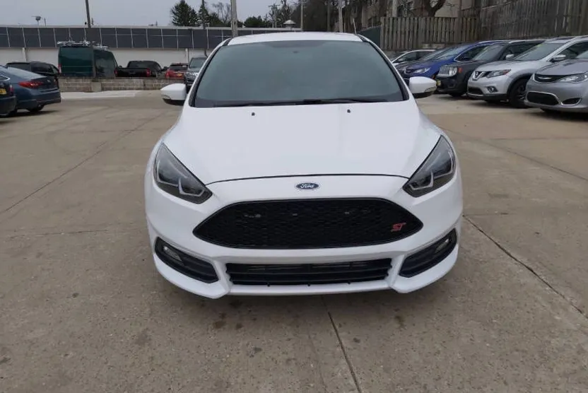 2016 Ford Focus ST photo 1