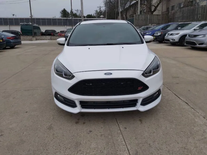 2016 Ford Focus ST photo 1