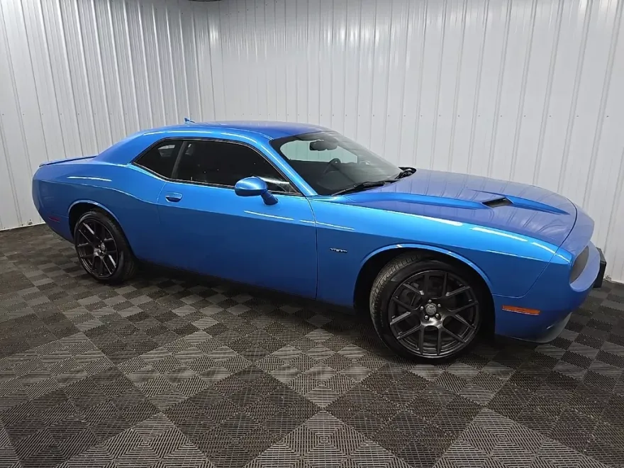 2016 Dodge Challenger SXT Plus photo 1